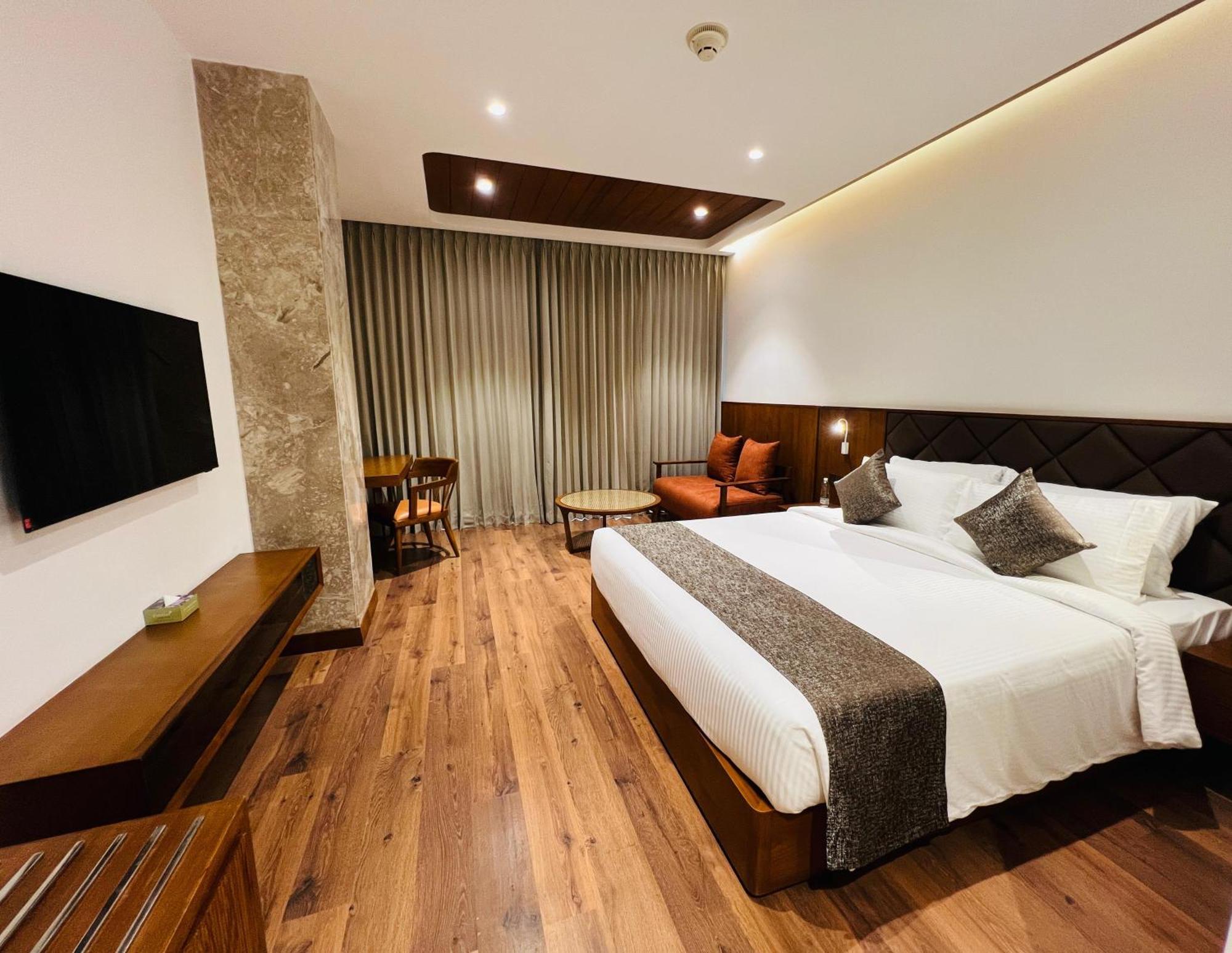Gokulam Grand Kozhikode Hotel Bagian luar foto